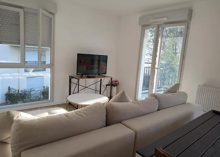 Chambre Privee Dans Un Nouvel Appartement Partage Pres De Paris Avec Parking Gratuit