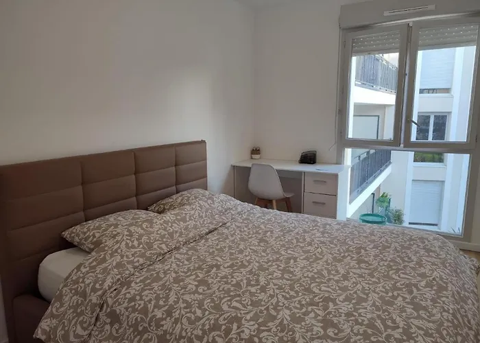 Chambre Privee Dans Un Nouvel Appartement Partage Pres De Paris Avec Parking Gratuit