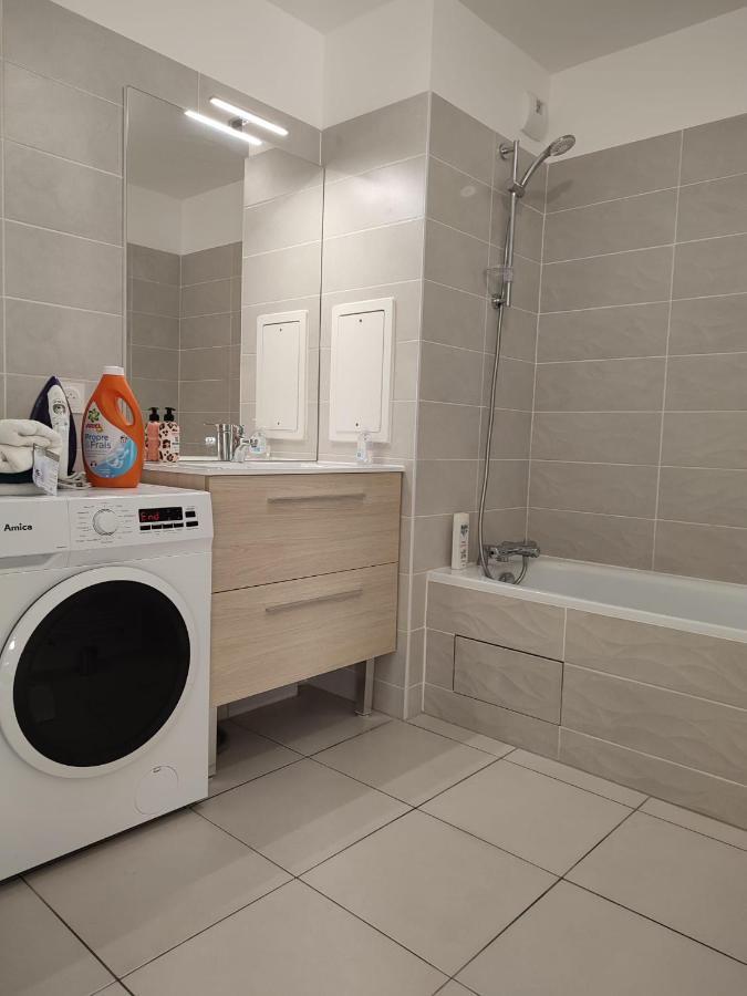 Privee Dans Un Nouvel Partage Pres De Paris Avec Parking Gratuit Apartamento *